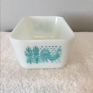 Vintage Pyrex Amish butter print turquoise & white 502- 1 1/2 pt no lid